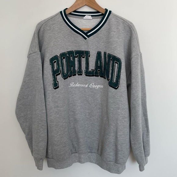 Ardene PORTLAND Gray and Green V-neck size medium - Picture 2 of 4